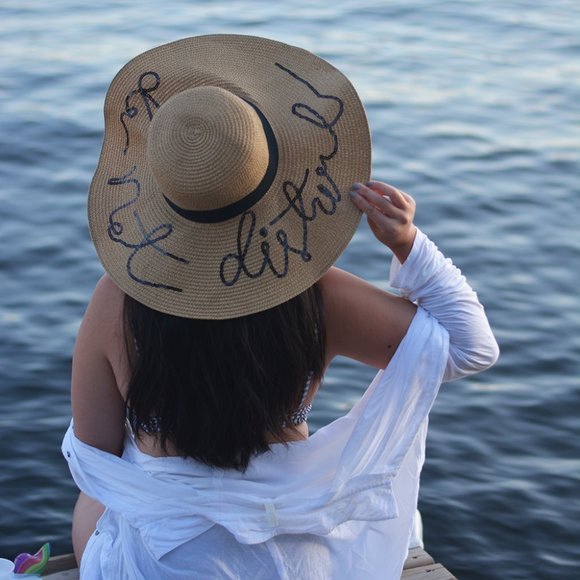 Do Not Disturb Beach Hat - Picture 6 of 6